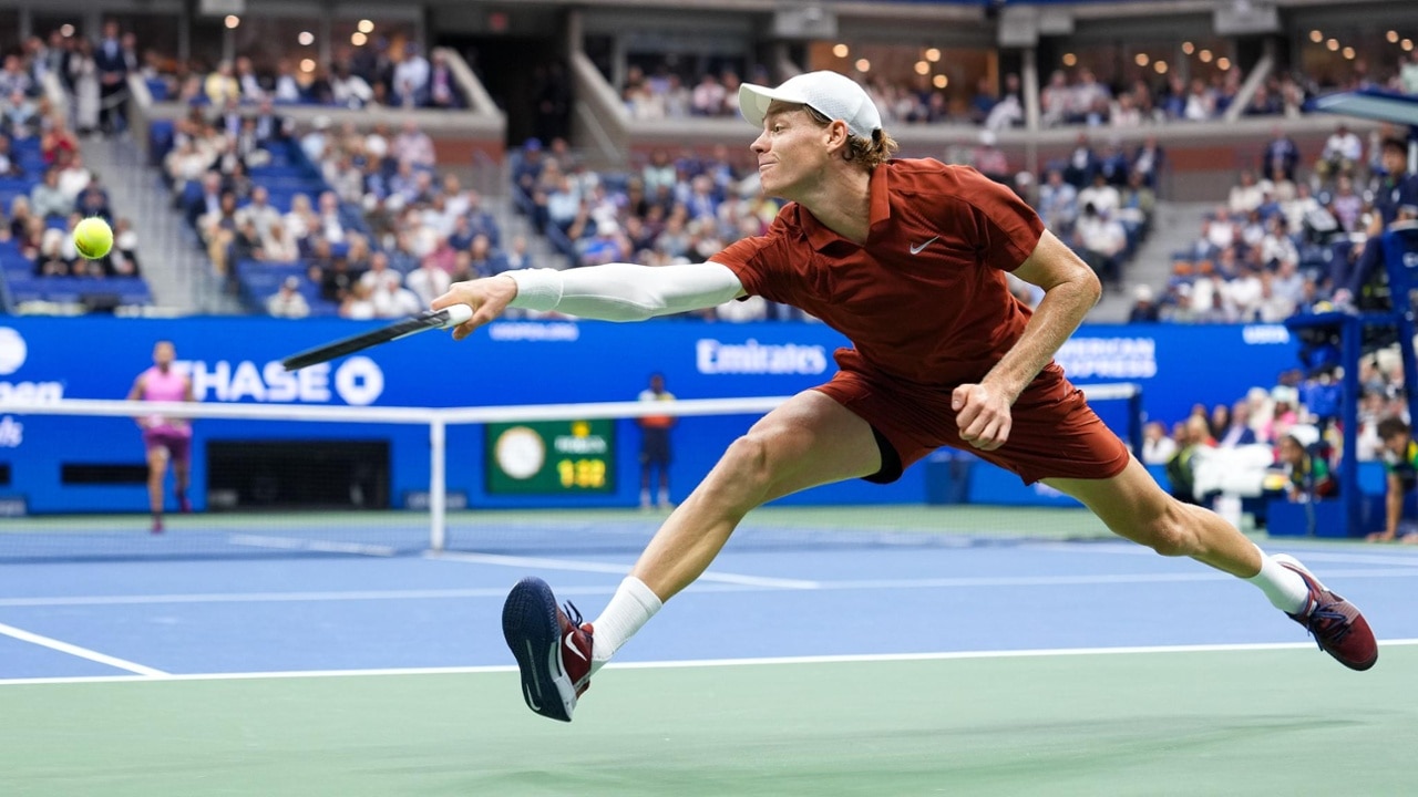 Jannik Sinner unloads a forehand in the championship match